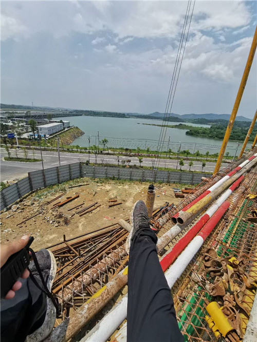 革吉县作业中发生设备损坏或人员意外，责任怎么划分？